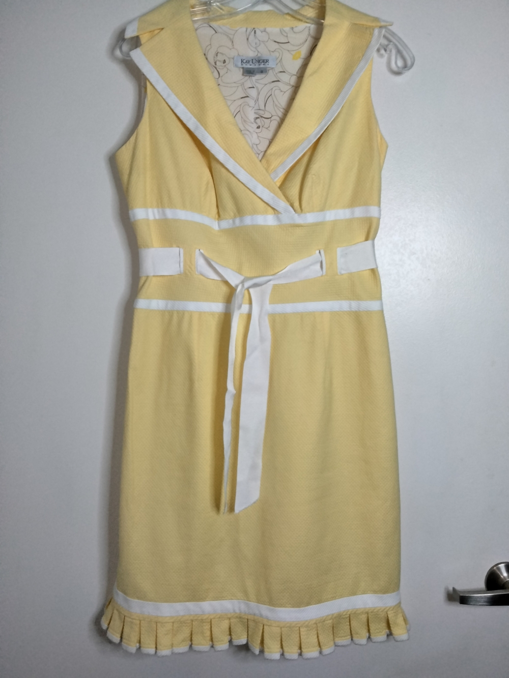 Kay Unger (Sz 8) Yellow & White Trim V-Neck Sleeveless Belted Midi Sheath Dress